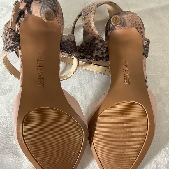 Nine West Snakeskin Nude Heels Women Size 5 - Picture 4 of 4
